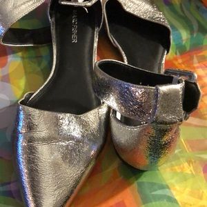Marc Fisher Metallic flats